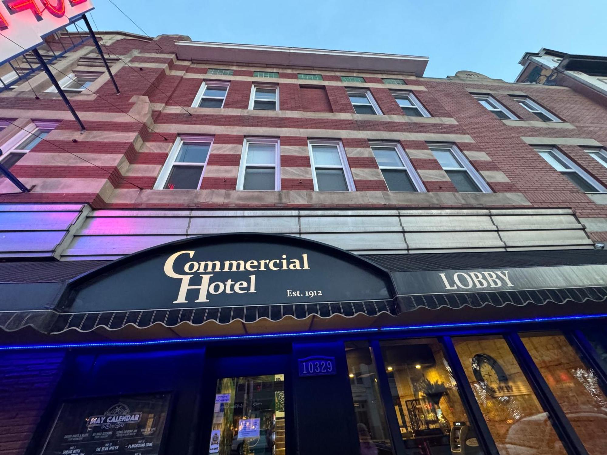 Commercial Hotel Edmonton Esterno foto