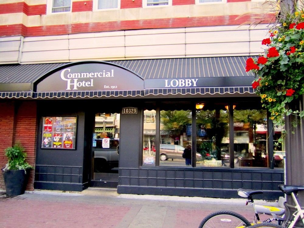 Commercial Hotel Edmonton Esterno foto